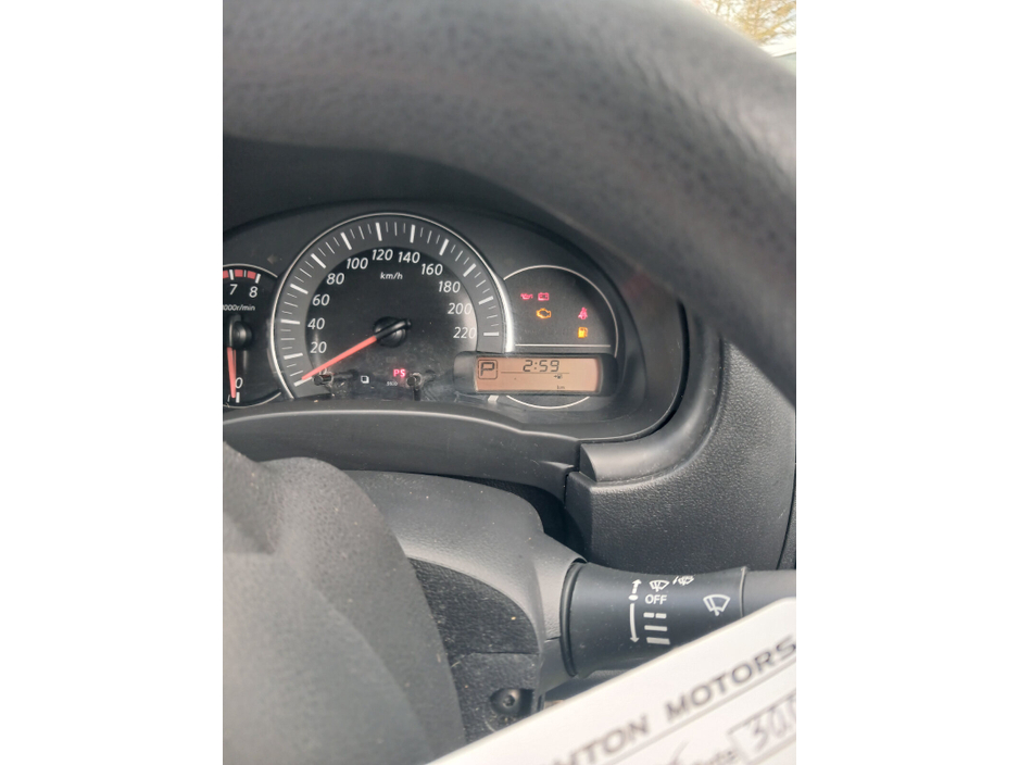 2015 Nissan Micra - image 8