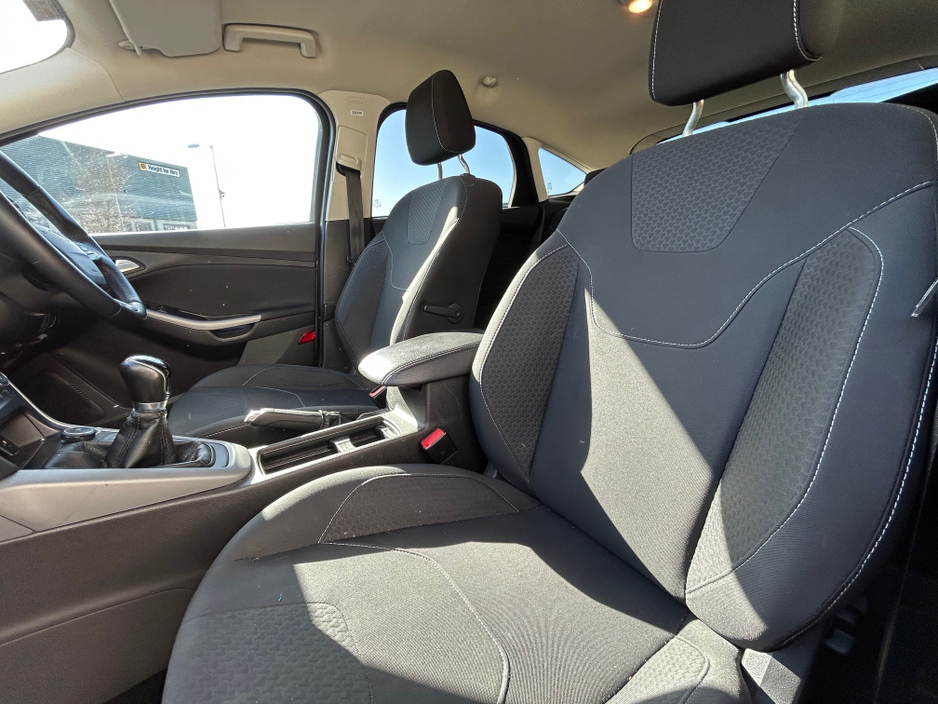 2017 Ford Focus - image 7