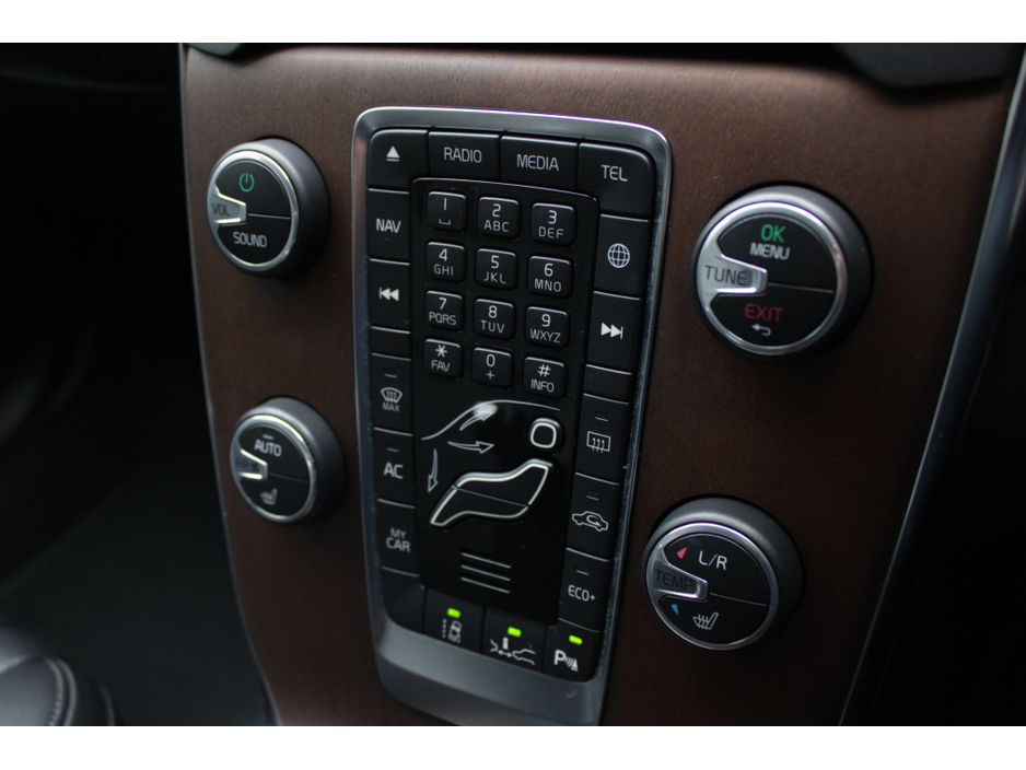 2017 Volvo V40 - image 15