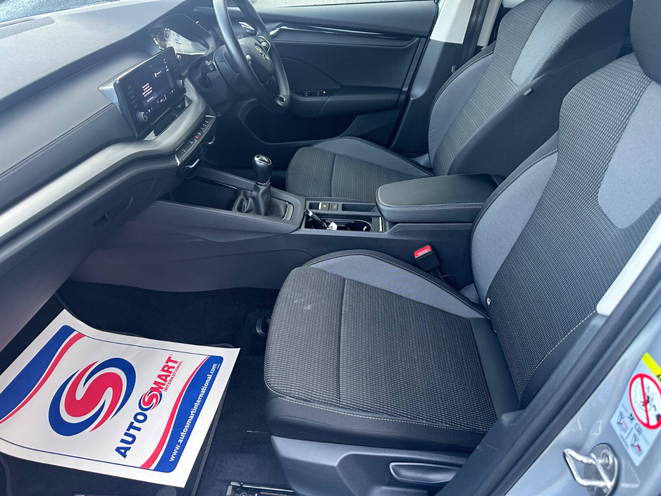 2023 Skoda Octavia - image 10