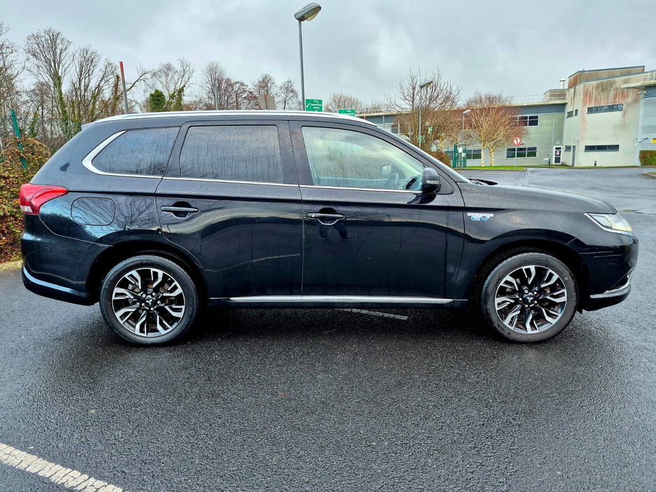 2016 Mitsubishi Outlander PHEV 2.0L MIVEC 4WD 5-Seater Instyle €13,999