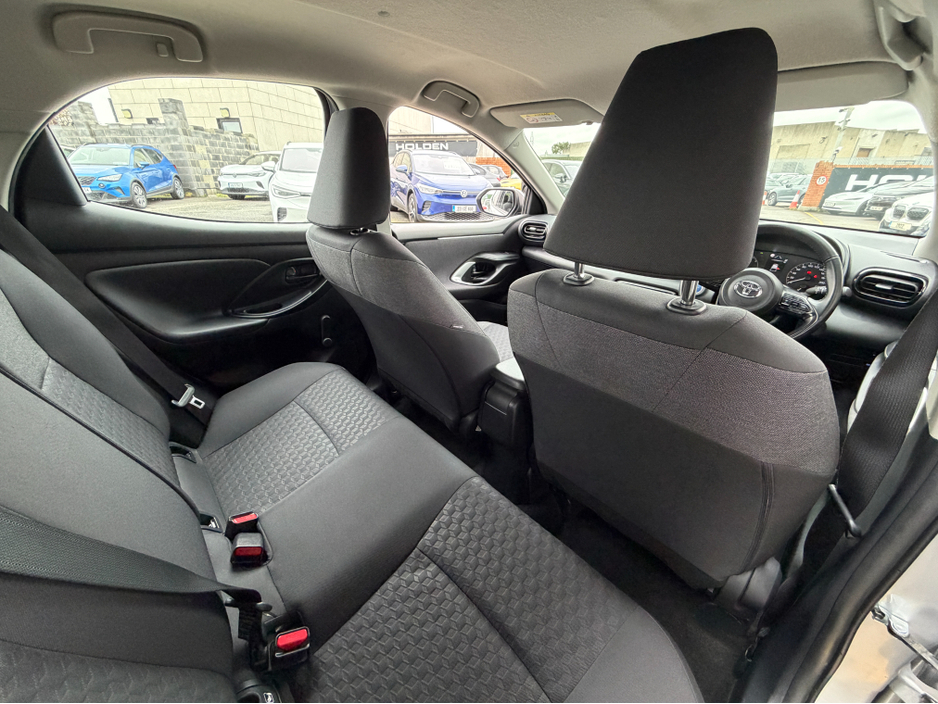 2023 Toyota Yaris - image 20