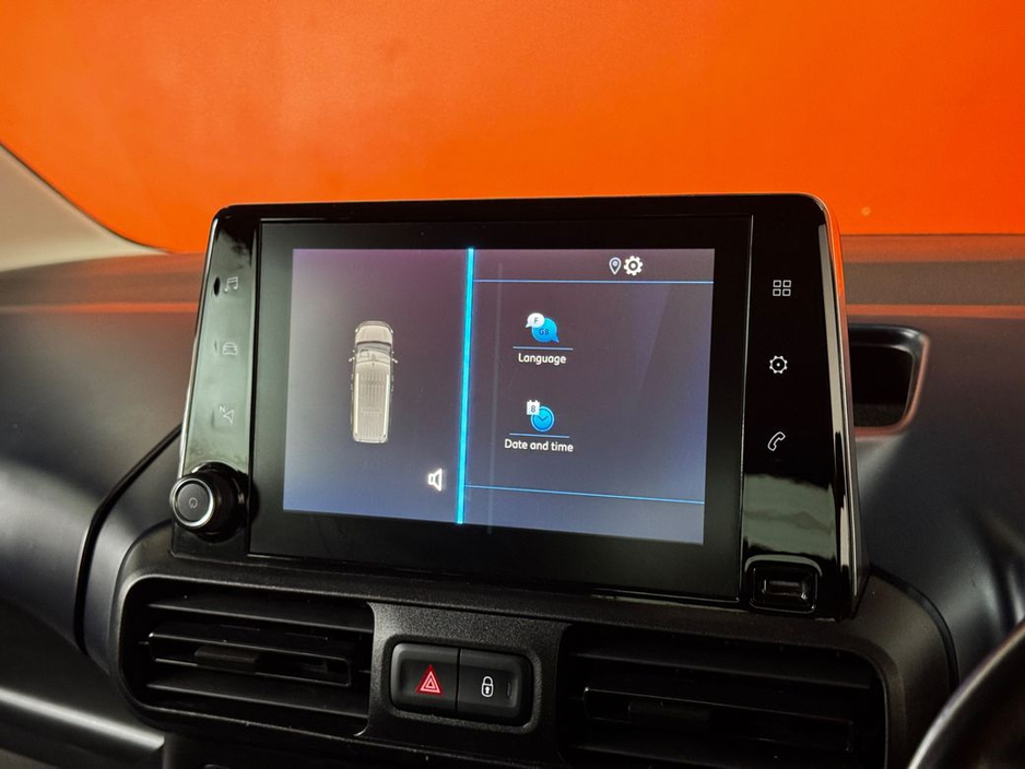 2021 Peugeot Rifter - image 13