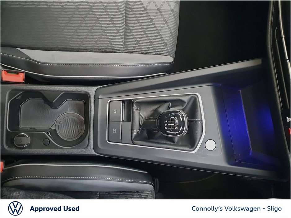 2022 Volkswagen Golf - image 16