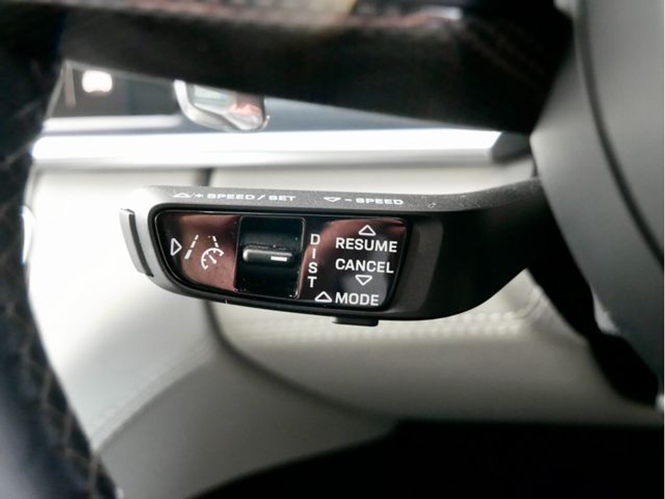 2023 Porsche Panamera - image 21