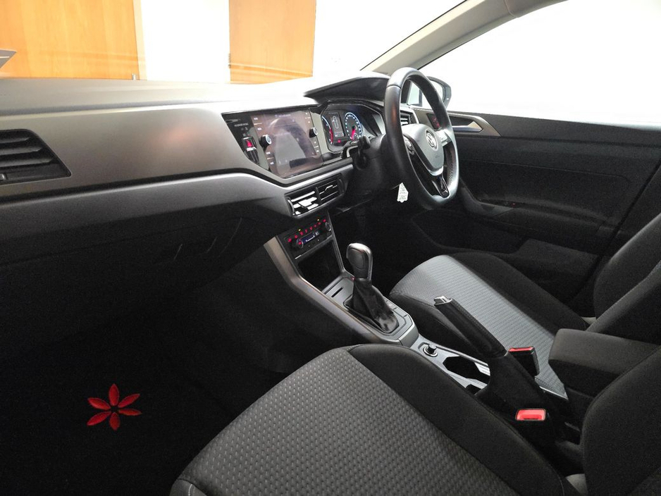 2018 Volkswagen Polo - image 8