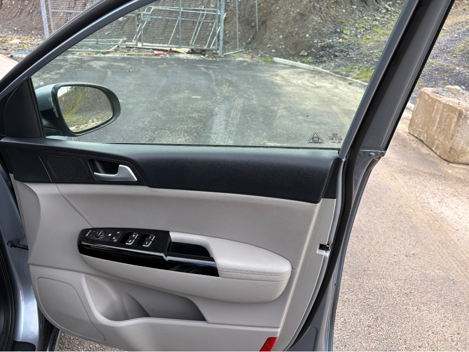 2021 Kia Sportage - image 12