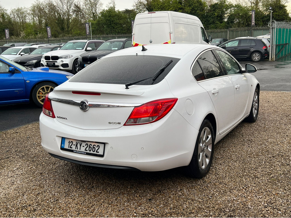 2012 Opel Insignia - image 7