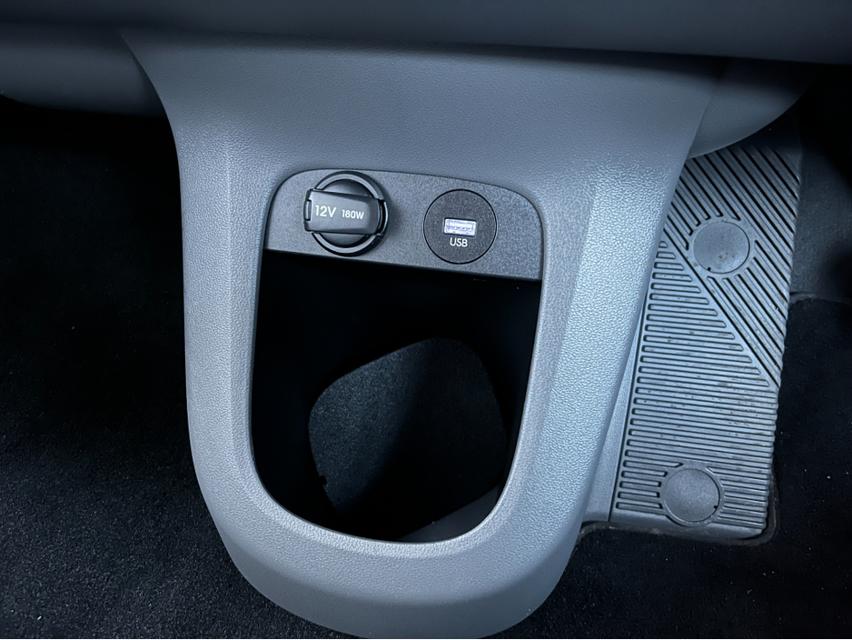 2023 Hyundai Ioniq 5 EXECUTIVE 58KW //HEATED SEATS AND STEERING WHEEL//ADAPTIVE CRUISE CONTROL//WIRELESS PHONE CHARGING// €24,950