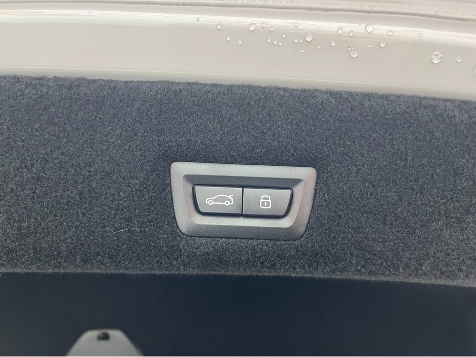 2025 BMW i7 - image 7