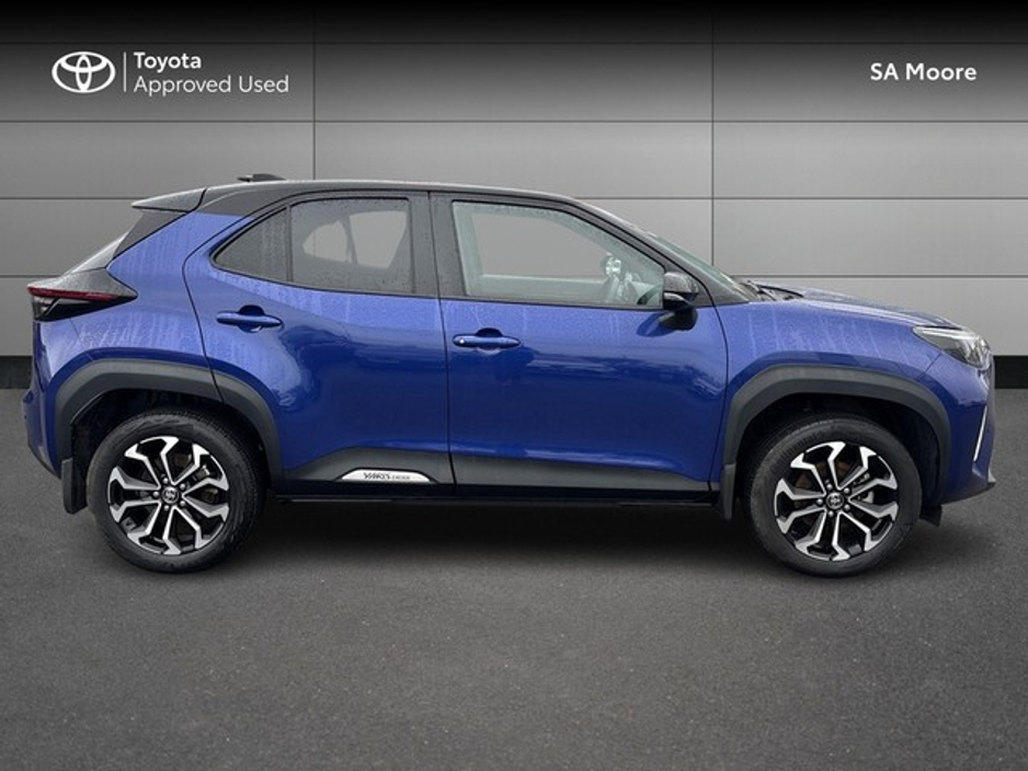 2024 Toyota Yaris Cross - image 3