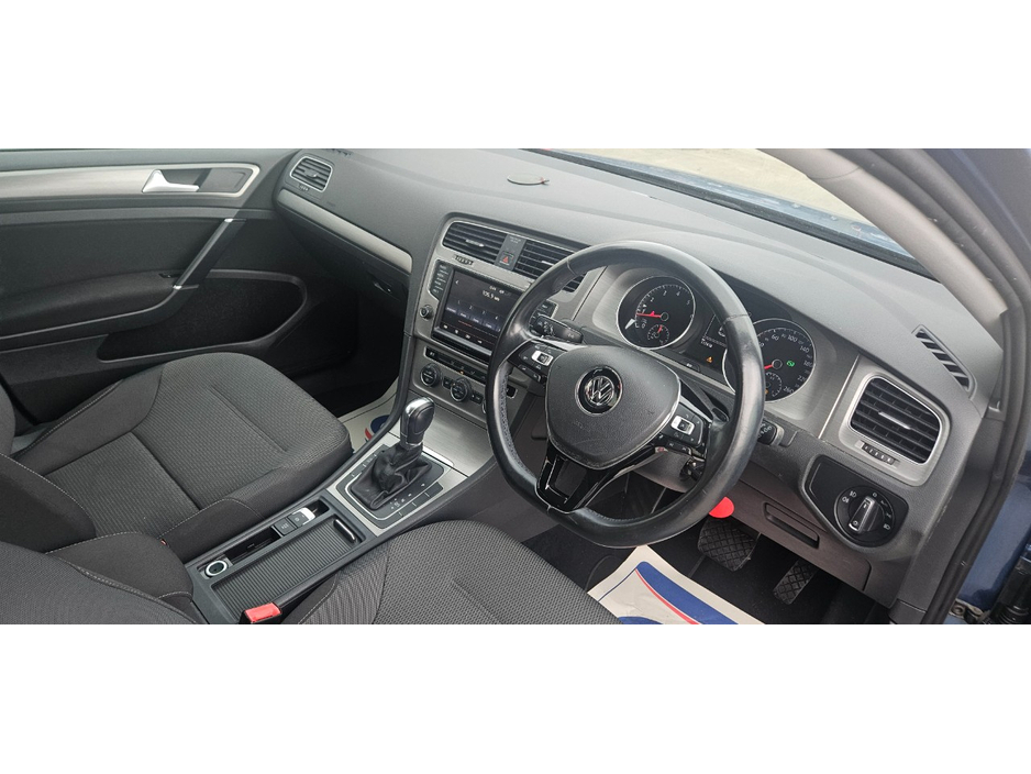 2015 Volkswagen Golf - image 25