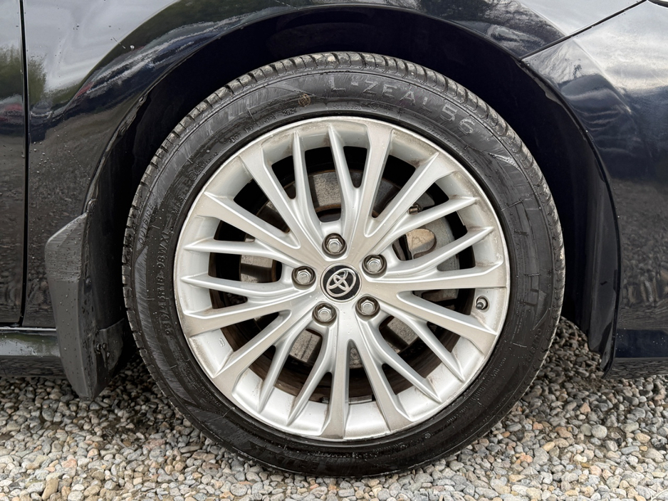 2021 Toyota Camry - image 9