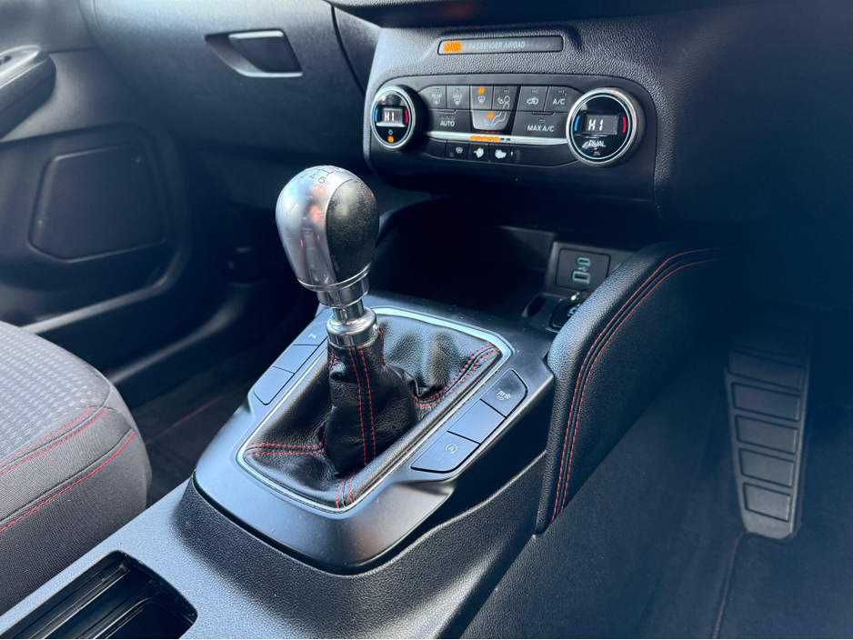 2020 Ford Kuga - image 12