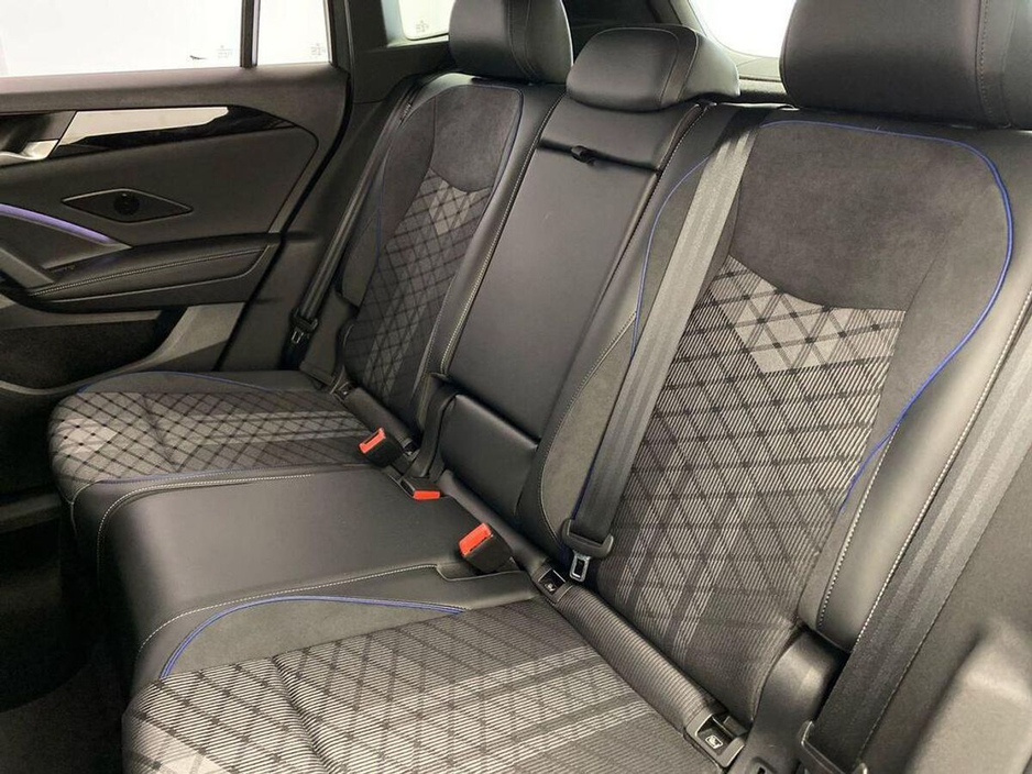 2025 Volkswagen Tiguan - image 8