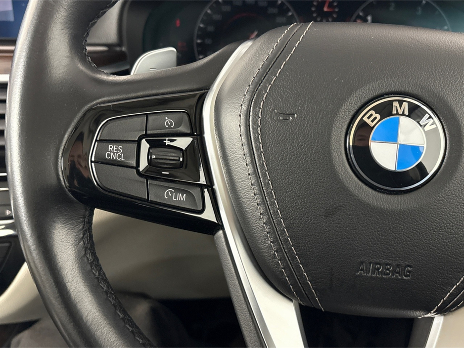 2019 BMW 5 Series - image 21