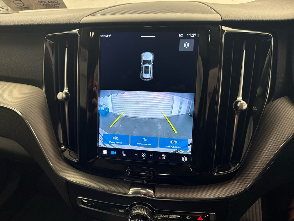 2022 Volvo XC60 - image 17