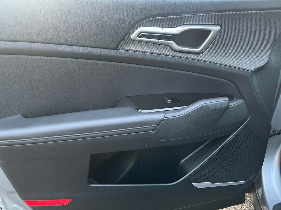 2022 Kia Sportage - image 11