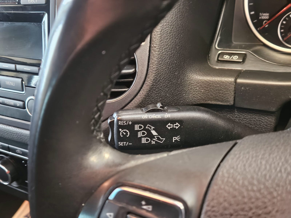 2013 Volkswagen Tiguan - image 9