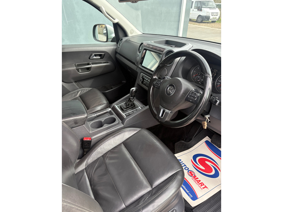 2014 Volkswagen Amarok - image 10