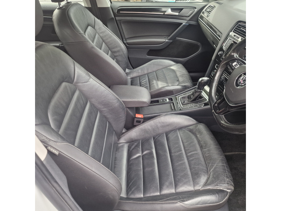 2013 Volkswagen Golf - image 13