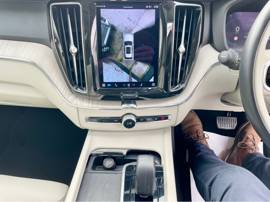 2023 Volvo XC60 - image 11