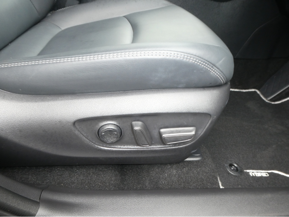 2025 Toyota Rav4 - image 13