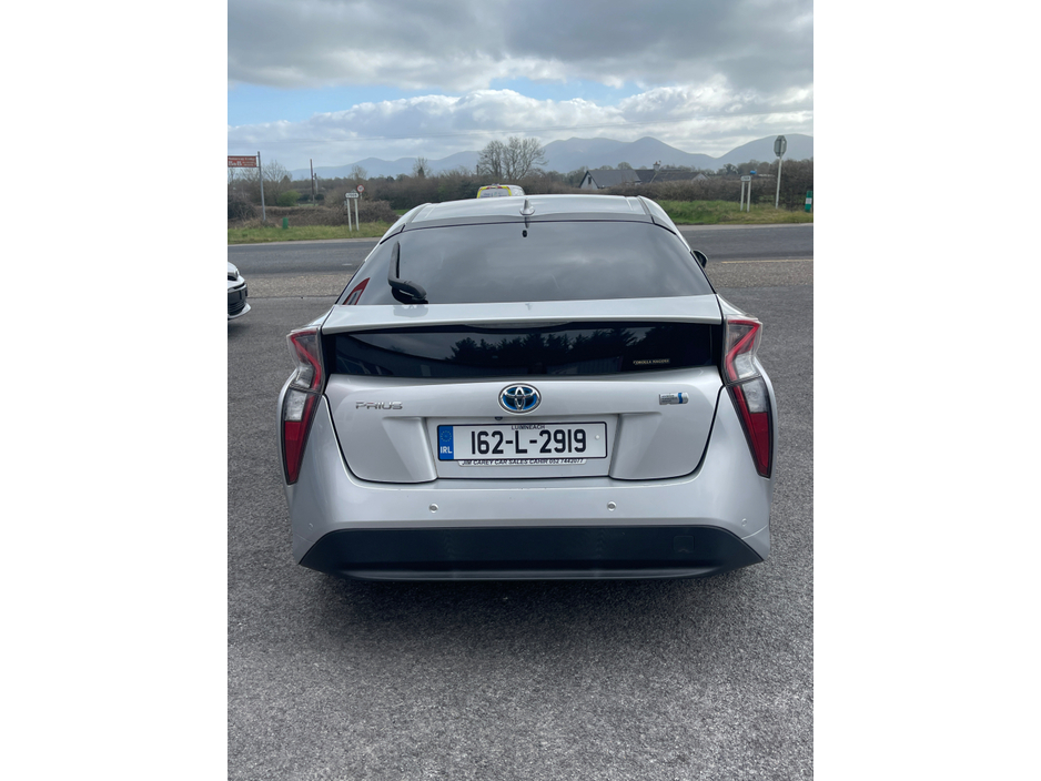 2016 Toyota Prius - image 6