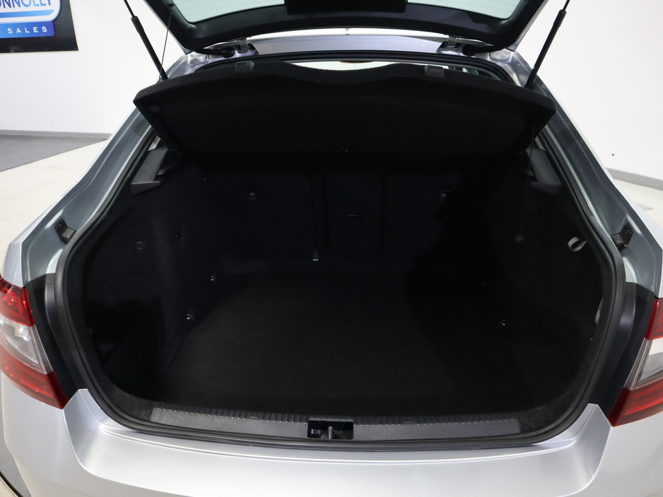 2020 Skoda Octavia - image 25