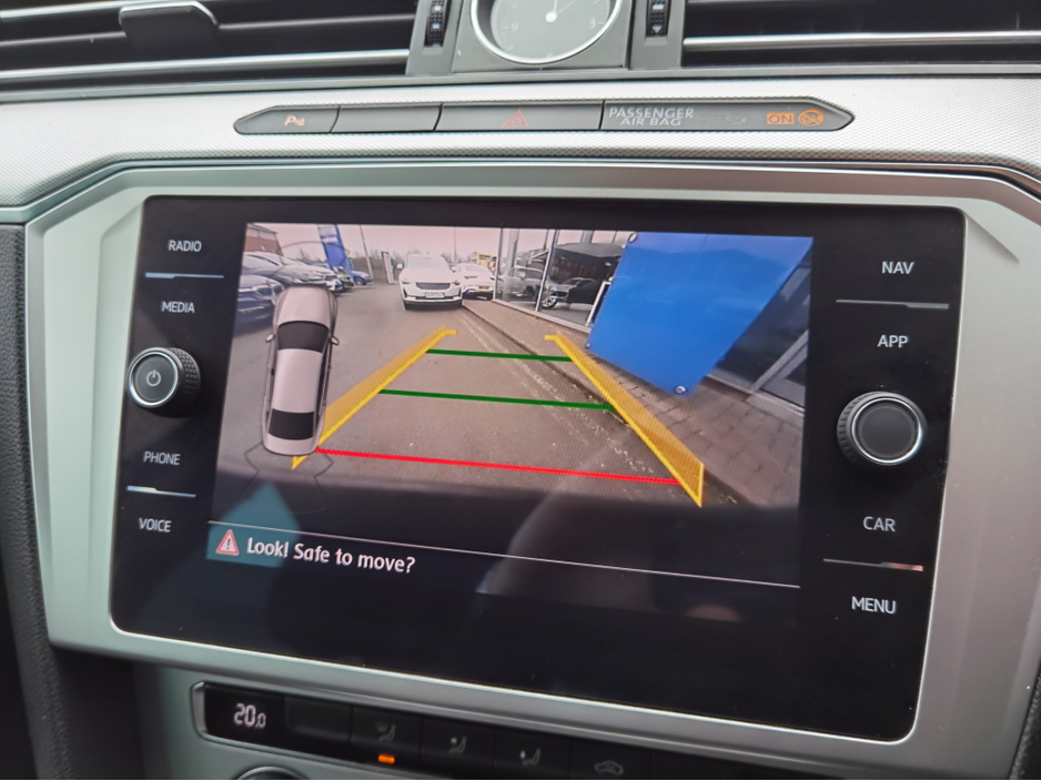 2018 Volkswagen Passat - image 17