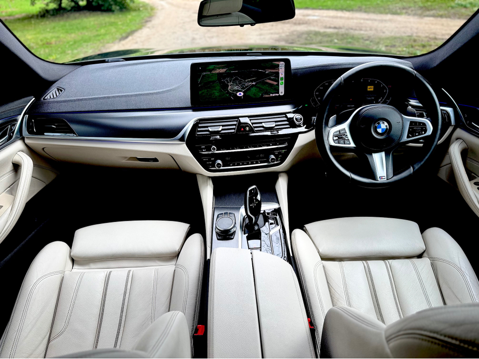 2021 BMW 5 Series - image 17