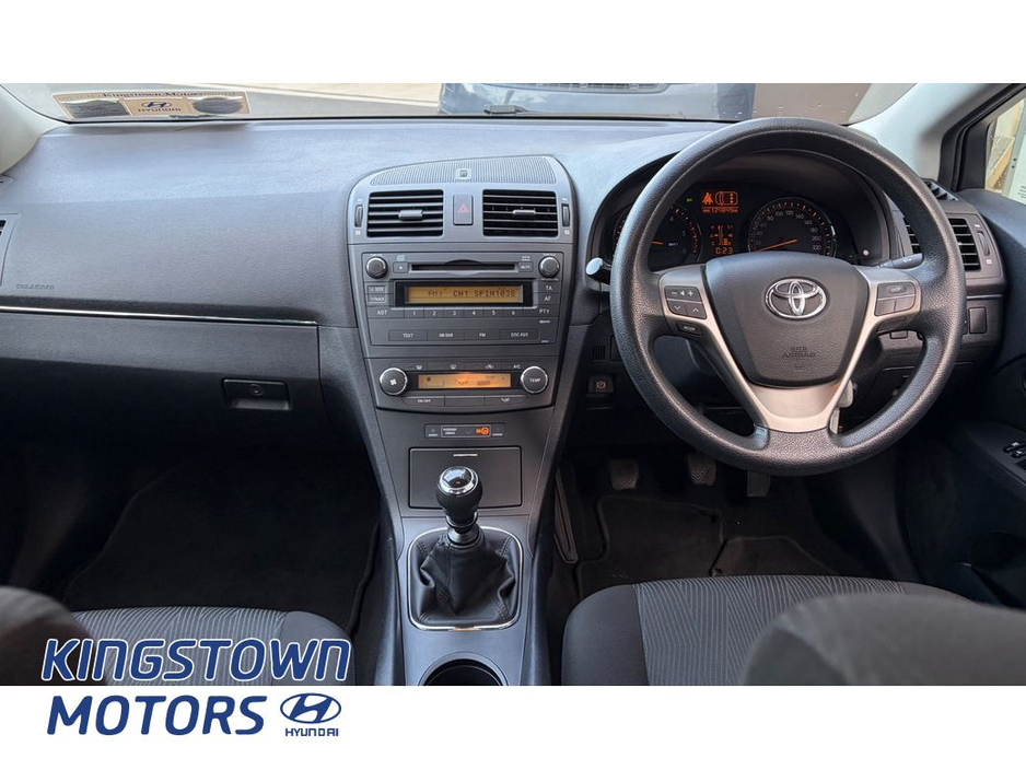 2010 Toyota Avensis - image 7