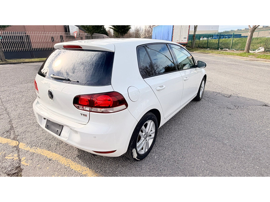 2012 Volkswagen Golf - image 14