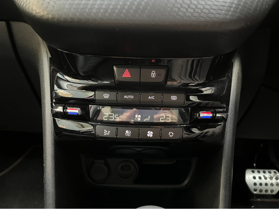 2018 Peugeot 2008 2018 PEUGEOT 2008 GT LINE 1.2 AUTOMATIC / CRUISE CONTROL / REVERSE CAMERA AND MORE €14,950