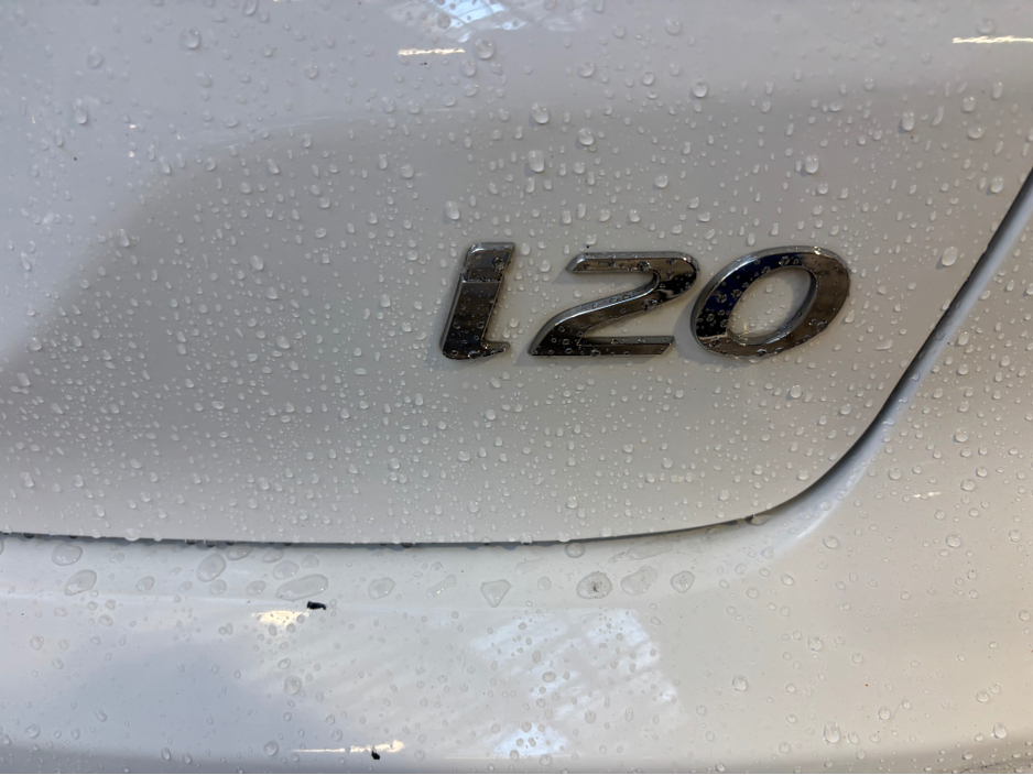 2021 Hyundai i20 - image 12