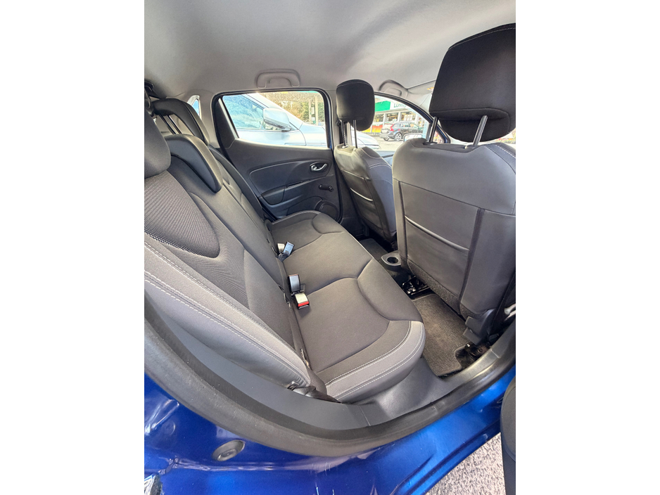 2018 Renault Clio - image 3