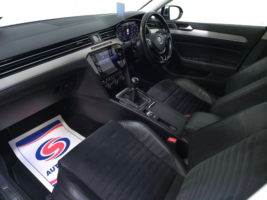 2020 Volkswagen Passat - image 13