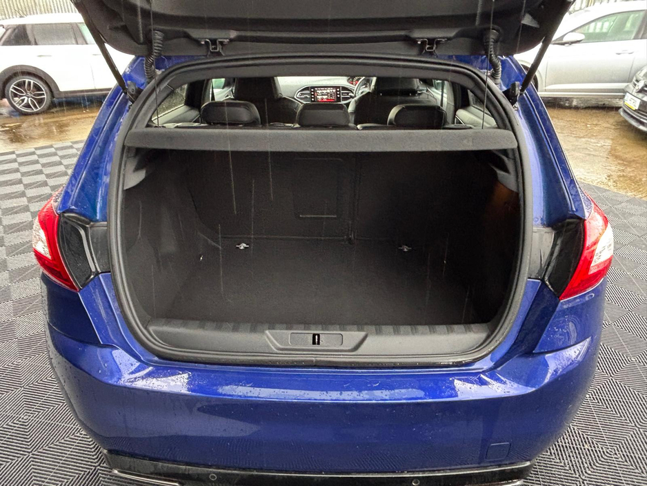 2016 Peugeot 308 - image 7