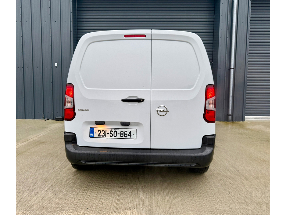 2023 Opel Combo - image 9