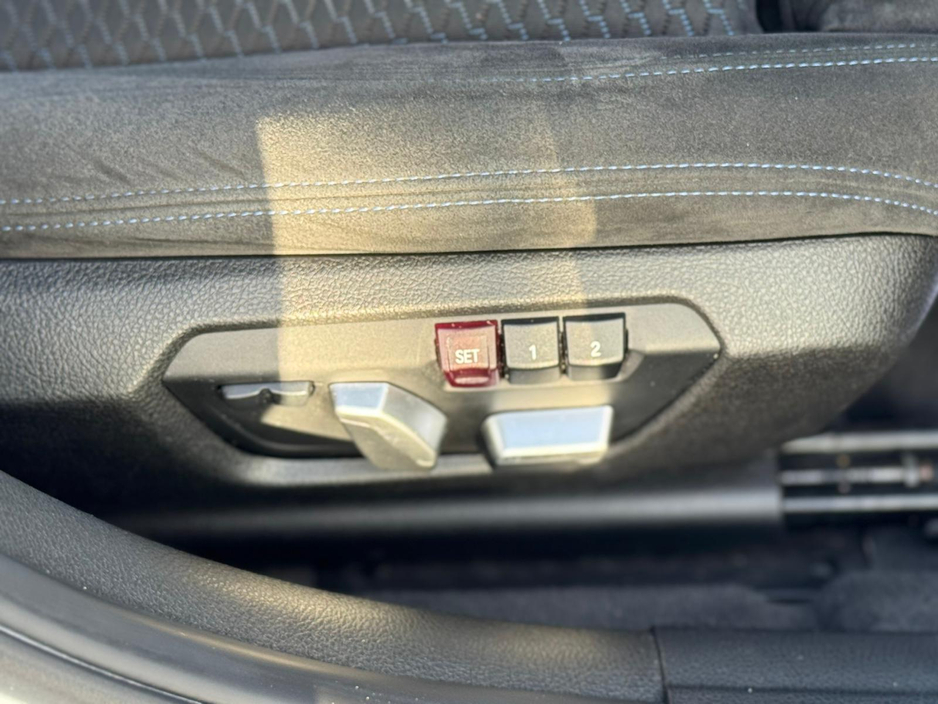 2016 BMW 3 Series - image 29