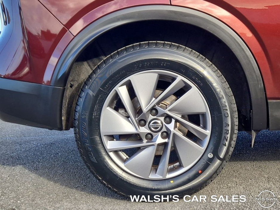 2022 Nissan Qashqai 1.3 HYB SV + Glass Roof Pack €25,950