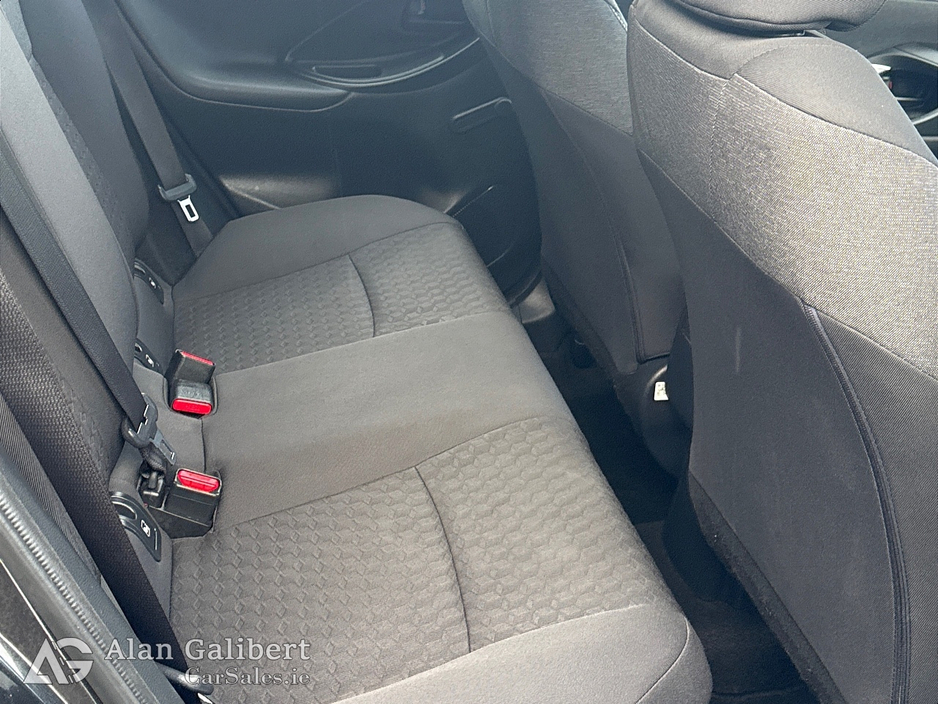 2023 Toyota Yaris 1.5 HYBRID LUNA AUTO €81 PW €16,995