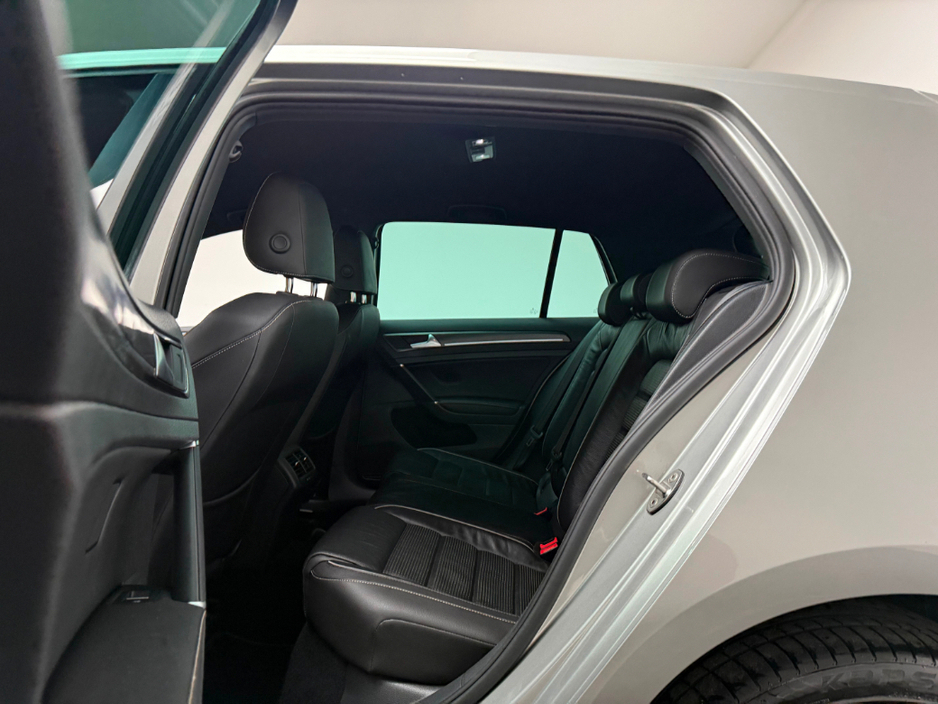 2018 Volkswagen Golf - image 15
