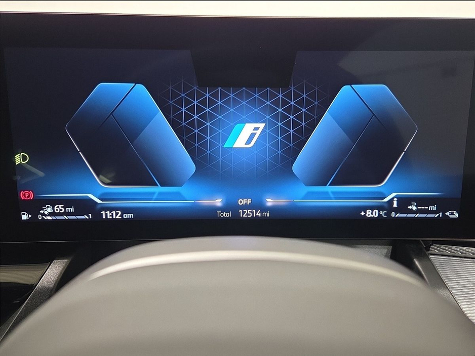 2024 BMW 5 Series - image 9