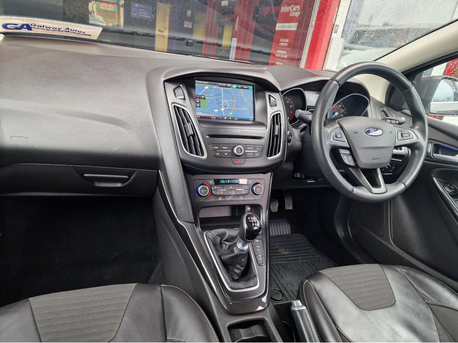 2016 Ford Focus - image 29