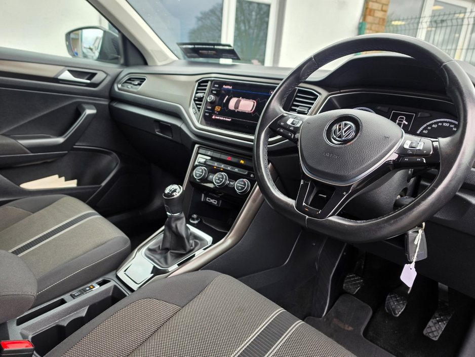 2018 Volkswagen T-Roc - image 18