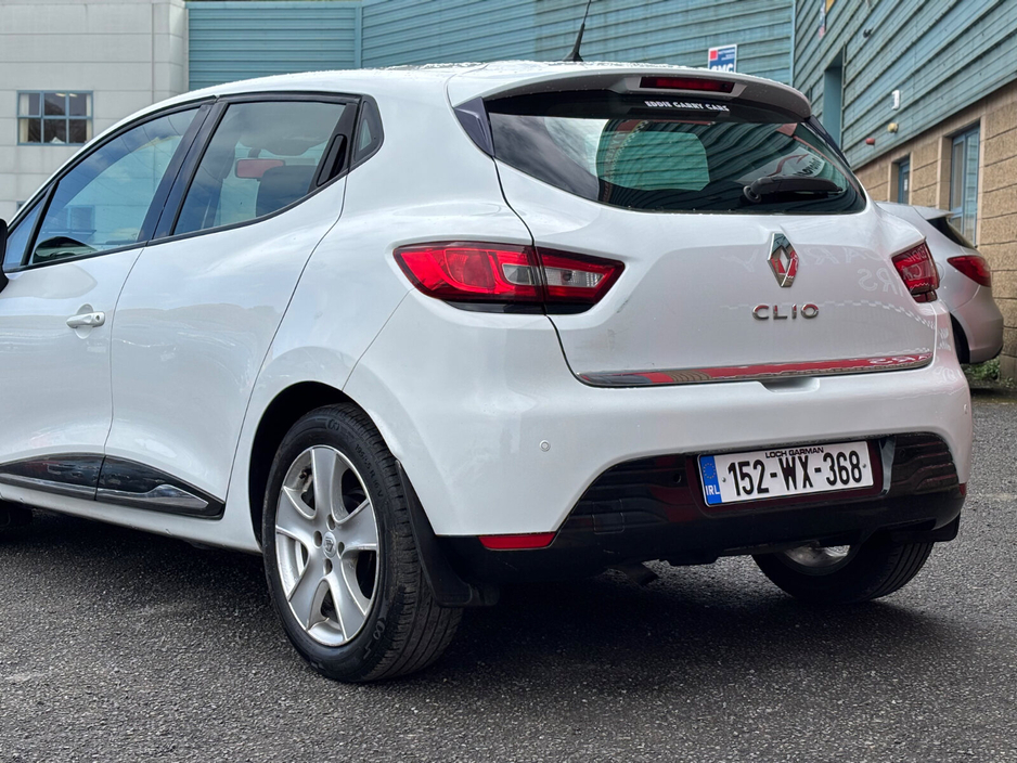 2015 Renault Clio - image 11