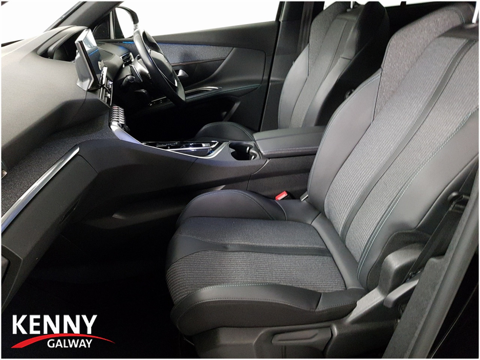 2024 Peugeot 5008 - image 9