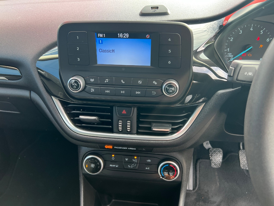 2018 Ford Fiesta - image 18