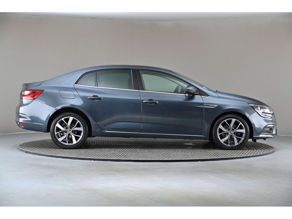 2017 Renault Megane - image 11